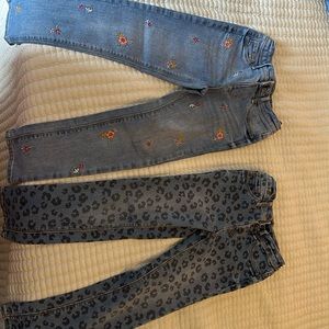 2 pairs of little girls size 6x Jumping Bean adjustable jean. Maybe worn twice.